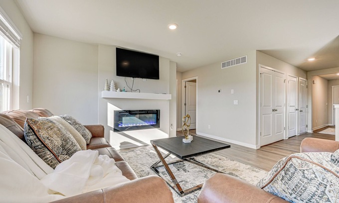 Waukee Casa | 15 Mi to Dtwn Des Moines: Pet-Friendly Waukee Home