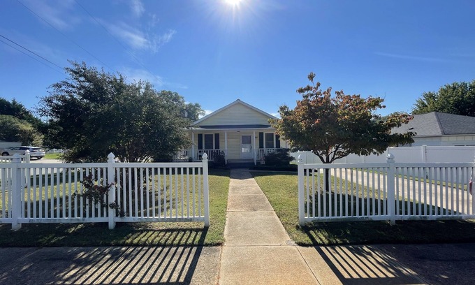 North Belmont Casa | ¡A 15 minutos del aeropuerto CLT! Espacioso y renovado!