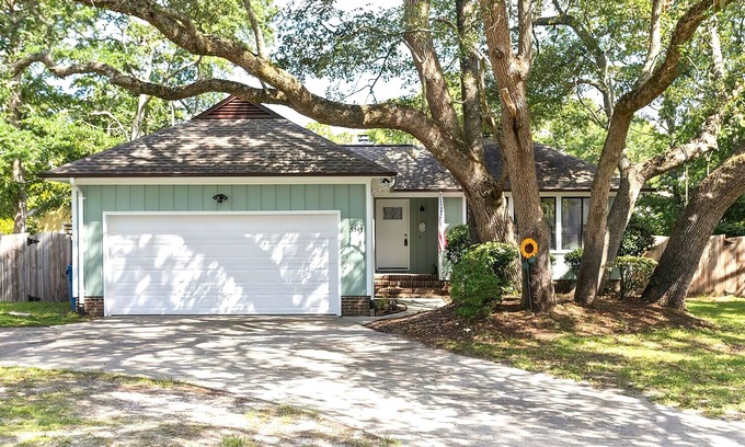 Wilmington Casa | 15 min from Wrightsville Beach. Remodeled 3 bed in quiet neighborhood