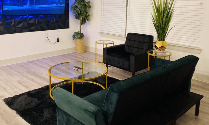 Spring Casa | 15 Mins from Downtown | Perfect for Long Term Stays
