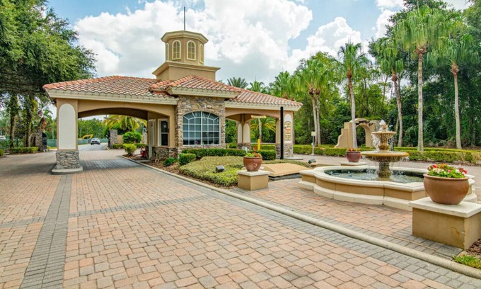 Ridgewood Lakes Casa | 15 mins to Disney, Heated Pool, King Beds, Golf