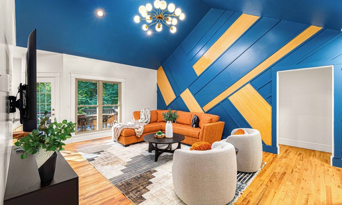 Asheville Casa | 15 Minutes to Downtown Asheville! Movie Theater, Game Rm, HotTub, Sauna, Firepit