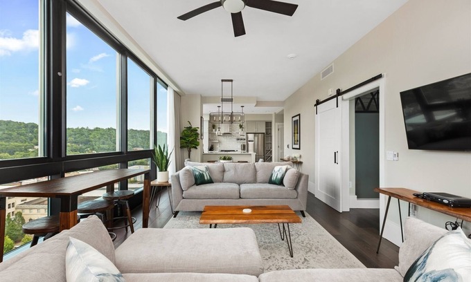 Downtown Asheville Condominio | 'Cloud 10' Luxury Downtown Asheville Condo w Mountain Views at Arras Residences