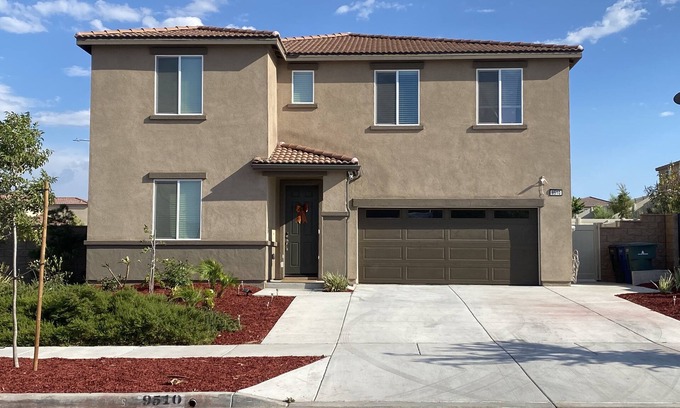 Riverside Casa | 15% Off Comfortable 2-Story 3 Rooms in Riverside
