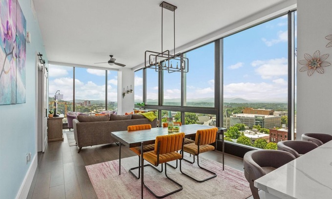 Downtown Asheville Condominio | 'Endless Sunset Retreat' a Luxury Downtown Condo with Mountain Views