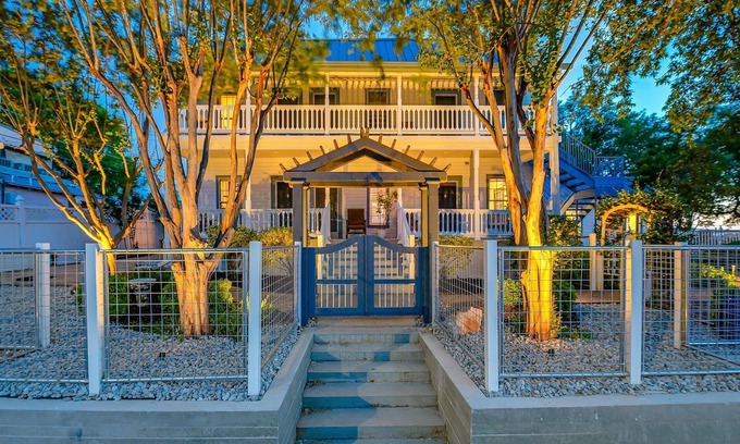 Marble Falls Casa | 15% Off October! Inks Suite Downtown Marble Falls