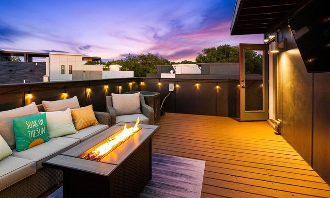 Hadley - Washington Casa | Stunning Getaway! Rooftop Deck! Great Location