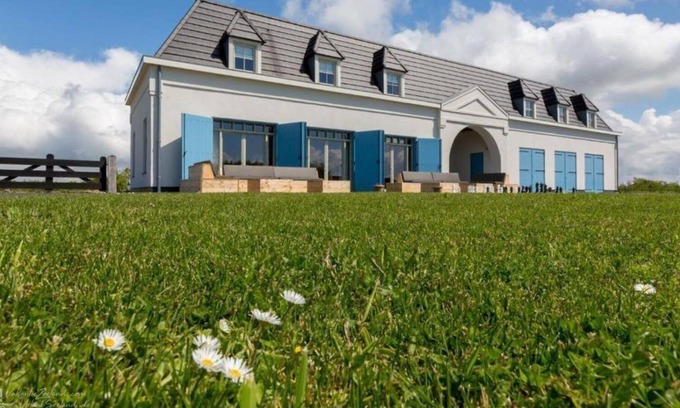 Zoutelande Casa | Detached group accommodation for 15 people in Zoutelande