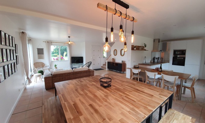 Plouegat-Moysan Casa | 15-person house in the countryside 10 km from the beach