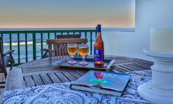 Shaka's Rock Apartamento | 15 Skiathos-Spacious Family Beachfront apartment