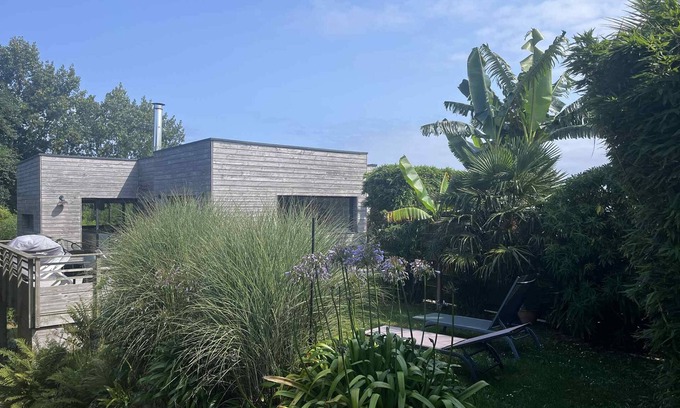 Landunvez Casa | 150 m² wooden family house with 3 terraces, close to the sea and surf spots!