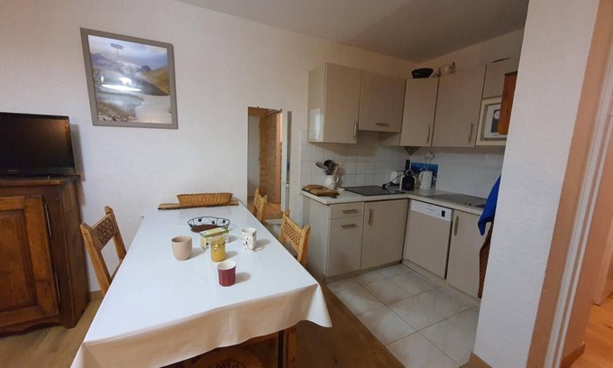 La Salle-les-Alpes Apartamento | 50m from resort center, 3rd floor, balcony, tv, ski locker, 28m², Serre Chevalier