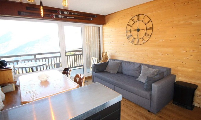 Auris Apartamento | 70m del centro estación, 3.o piso, vista montaña, balcón, tv, local para esquís, 40m²