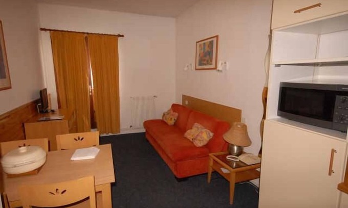 Eaux-Bonnes Apartamento | 30m del centro estación, 1.o piso, vista estación, fitness, piscina, sauna, balcón, tv