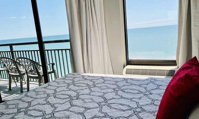 Myrtle Beach Condominio | 1510 Pearl on the Beach. Pet Friendly