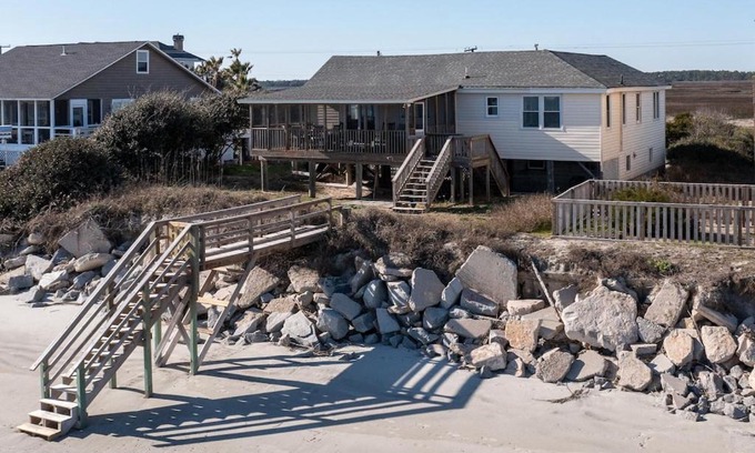Folly Beach Casa | 1589 E Ashley Wayward Whims Oceanfront Classic Folly Cottage