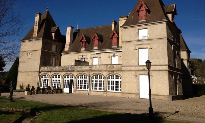 Mariol Otro | 15mn castillo vichy 240m2 con piscina 4/6 pers F6 familia suite 1ra
