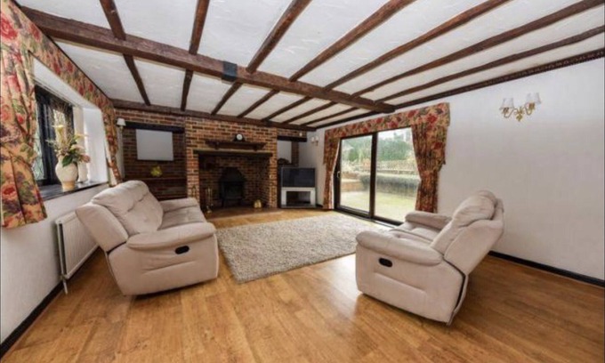 Waterlooville Cabaña | 15th Century Thatched Country Cottage