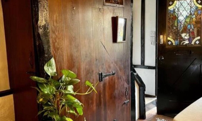 Henley Cabaña | 15th century tiny character cottage-Henley centre
