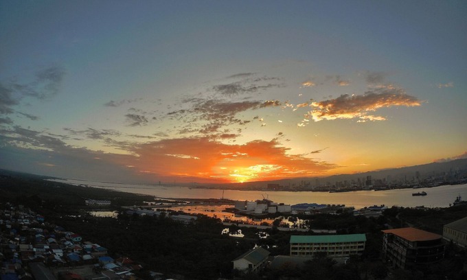 Lapu-Lapu Condominio | 15th Fl view, w/Netflix, hot shower, &pool access