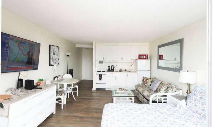 Waikiki Condominio | 16 GUESTS , 4 X ❤️AWESOME STUDIOS❤️ , FREE PARKING, 5MIN TO OCEAN