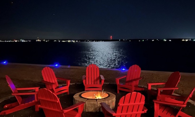 Gun Barrel City Casa | 160' waterfront home on a point, fire pit, game room, & more