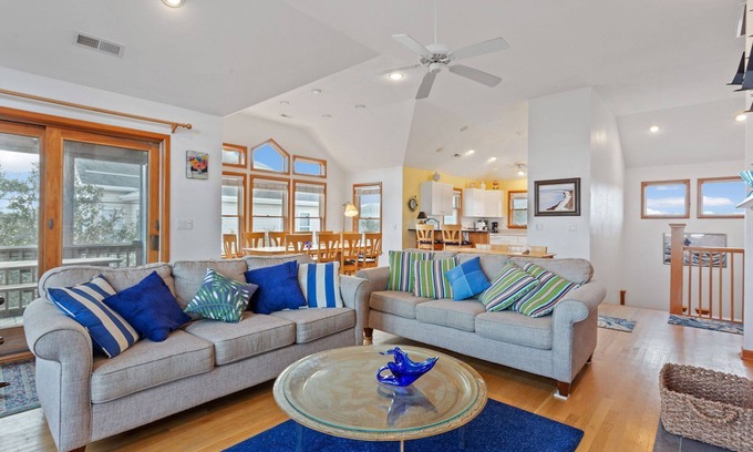 Buck Island Casa | 1606 Jouhara * 4 Min Walk to Beach * Hot Tub * Screened In Porch