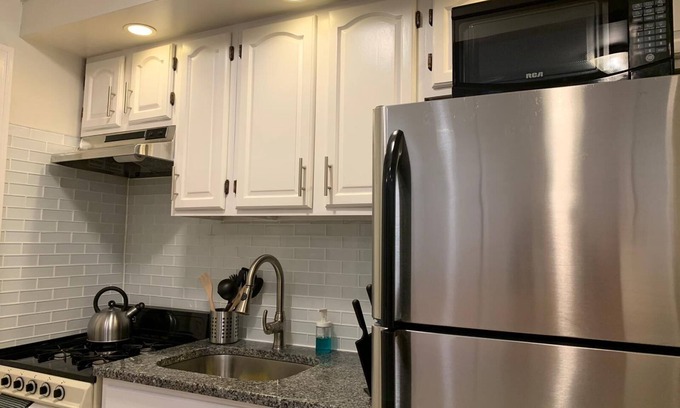 Industry Apartamento | 1631 1D · Asombroso 1bed Apt / 20 min a NYC-Parking Disp.