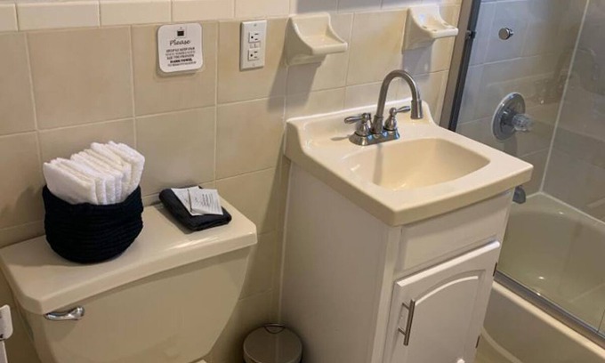 Industry Apartamento | 1631 2H · Adorable 2bed Apt / 20min a NYC-Estacionamiento disponible.