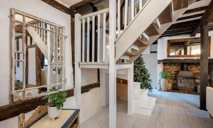 Kennington Casa | 16th Century Thatched Cottage!