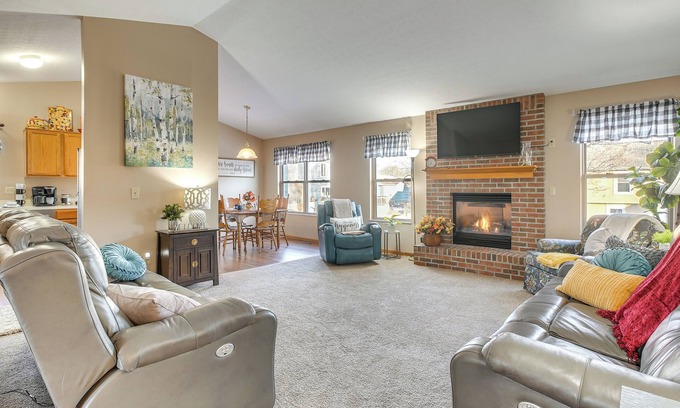 Pickerington Casa | 17 Mi to Columbus: Pickerington Home w/ Fire Pit!