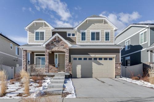 Aurora Casa | 17 Mi to Downtown Denver Modern Aurora Home!