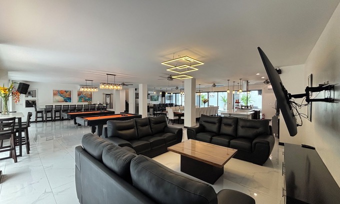 Jaco Casa | 17 Room "All-Inclusive" VIP New Luxury Mega House - BEST DEAL IN ALL JACO