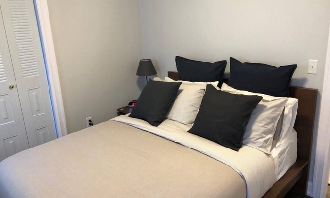 Industry Apartamento | 1703 1D · Excelente 1bed Apt / 20 min a NYC-Parking Avail