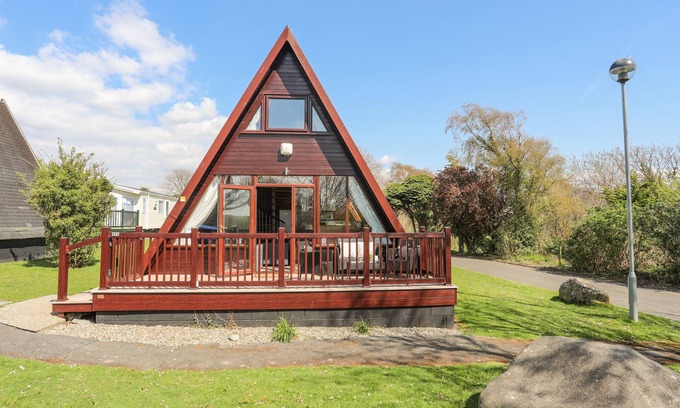 Rhyd-y-clafdy Cabaña | 171 SNOWDONIA VIEW, pet friendly, with pool in Chwilog