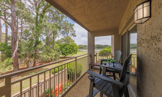 South Beach Condominio | 1732 Bluff Villa @ Sea Pines | Scenic Views | Pool | 5-min to South Beach
