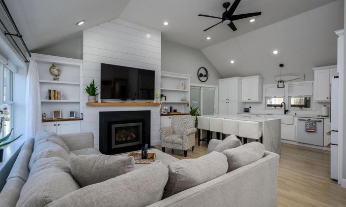 Hyannis Casa | 176 Sudbury Lane Hyannis Cape Cod - - Need Name