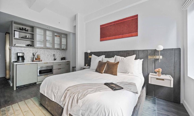 Financial District Apartamento | 17John: Classic King Studio Apartment