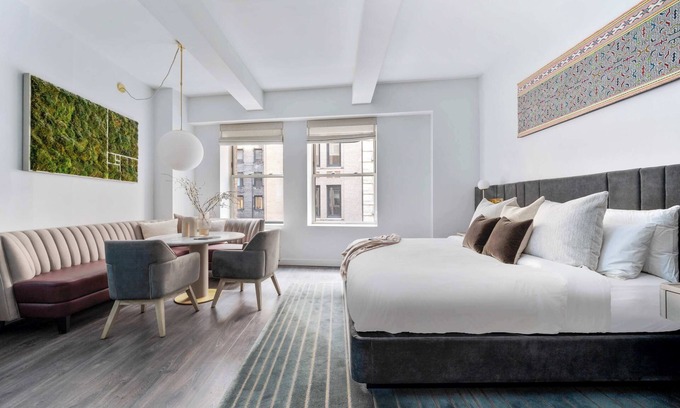 Financial District Apartamento | 17John: Premier King Studio Apartment