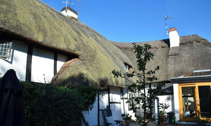 Shottery Cabaña | 17th Century 2 Bed Thatched Cottage Close to Stratford Upon Avon. Private Garden