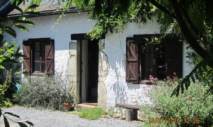 Lasseube Cabaña | Century 17 anidada casa de campo en el Prepirineo, con piscina climatizada con energía solar