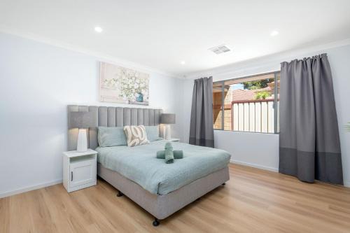 Bateman Casa | 18 Bateman Retreat 4bdr 25bth