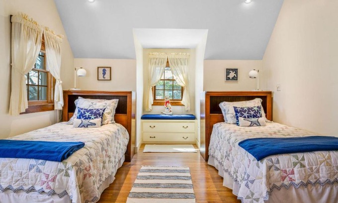 West Harwich Casa | 18 Beach Road West Harwich Beach Plum Cottage
