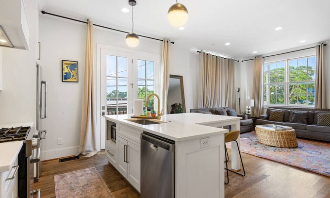 Rolling Mill Hill Casa | 18 Bed Downtown View Walk To Broadway