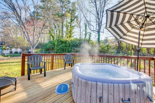 Lithia Springs Casa | 18 Mi to Downtown Atlanta Quiet Home with Fire Pit