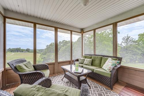 Omaha Casa | 18 Mi to Table Rock Lake Pet-Friendly Ozark Home!