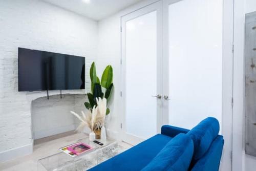 Ukrainian Village Apartamento | 180-2 Brand new 2BR 1Bath East Village