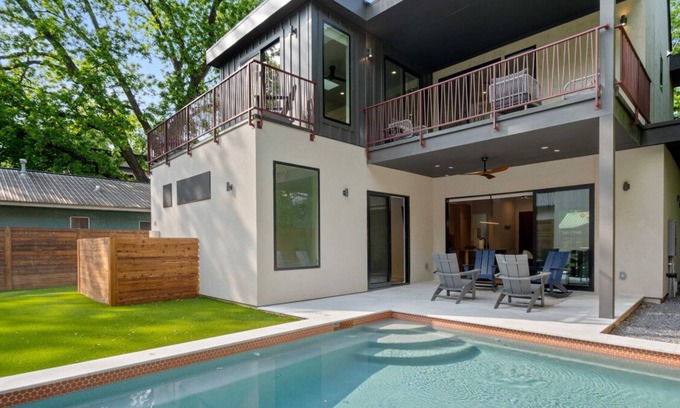 Holly Apartamento | Walk to Everything! Backyard Pool, Balcony, Parking in East Austin│3-Story Home