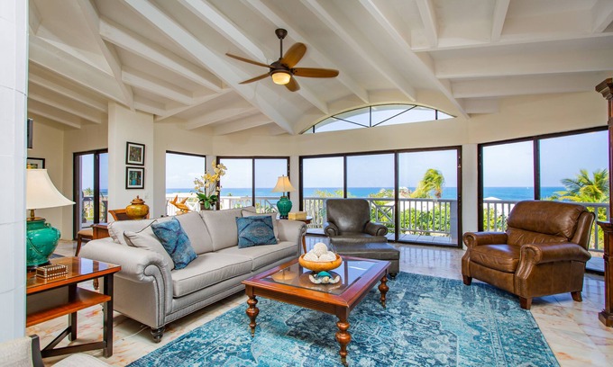 Green Cay Casa | 180° Sea Views, Luxurious Villa, Walk to secluded beach or beach bar