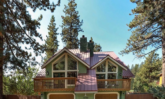 Fawnskin Cabina | 1826-fawnskin Chalet 4 Bedroom Home by RedAwning